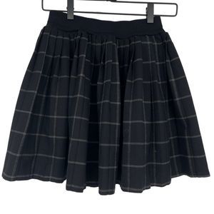 Xhilaration Black Pleated Grid Skirt – Size Medium